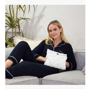 Helios Hand Warming Pouch With Power Bank Included - White And Carrier Bag